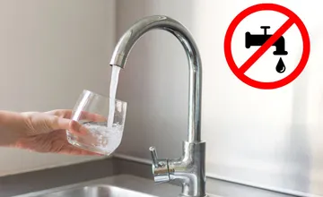 Michalovčania si našli prázdne kohútiky, dôvodom je rozsiahla porucha na potrubí. Bez vody tak ostanú väčšinu dňa