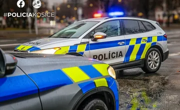 V trebišovskom Tescu zasahovala polícia, muž tu mal brutálne napadnúť právničku, tá nemala proti nemu šancu