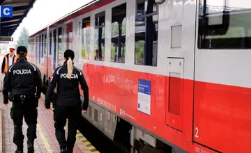 Vo vlaku smerujúcom z Košíc do Bratislavy zasahovala polícia, dôvodom bola mimoriadna udalosť