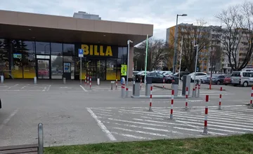 Rampy pred Billou na jednom z košických sídlisk nahnevali obyvateľov natoľko, že obchod bojkotujú, iní to však kvitujú