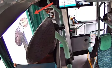 FOTO: Polícia žiada verejnosť o pomoc pri objasnení tragickej nehody v Strážskom, nepoznáte muža na fotografii?