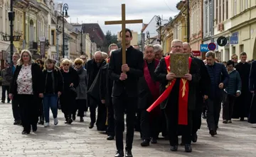 Veľkonočná tradícia pokračuje: Na Veľký piatok povedie Košicami a Michalovcami pašiový sprievod veriacich