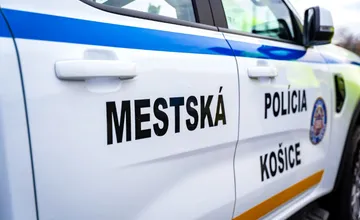 FOTO: Policajti si posvietili na poriadok na Železníkoch, všimli si nadrozmerný odpad aj hriešnikov parkujúcich na tráve