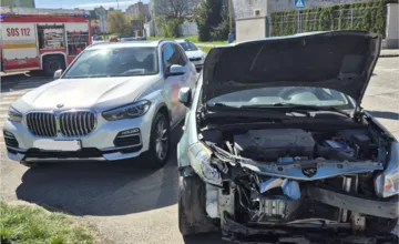 Na križovatke v Košiciach sa zrazili dve autá, na tiesňovej linke hlásili zranené dieťa