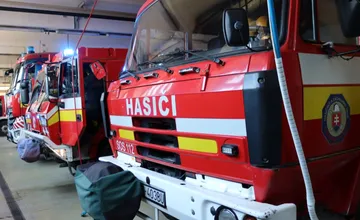 Košickí hasiči mali poriadne rušnú službu, za neznámym páchateľom hasili viaceré požiare v meste