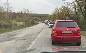 Pondelkové ráno na cestách: Nehoda na Soroške aj polhodinové zdržanie v kolónach v Košiciach