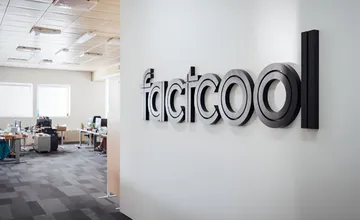 FOTO: Slovenská firma vlastniaca e-shopový gigant Factcool smeruje po neúspešnej reštrukturalizácii do konkurzu