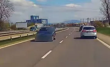 VIDEO: Na rýchlostnej ceste v Košiciach neverili policajti vlastným očiam, stačila chvíľa a mohlo dôjsť k tragédii