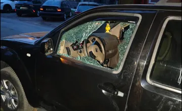 FOTO: Na košickom sídlisku opäť vyčíňajú vykrádači áut, na čo sa ulakomili tento raz?