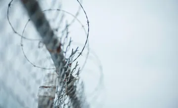 Muža na slovensko-ukrajinských hraniciach zadržala polícia za prevádzanie osôb, v kufri mu našli 8-tisíc dolárov