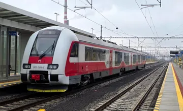 Vlaky namiesto autobusov či nástup na opačnej strane. Východniari aj tento týždeň pocítia výluky v železničnej doprave