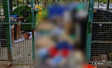 FOTO: Košičanka sa podelila so susedmi s výjavom ako zo smetiska, vyberači si s kovovou klietkou opäť hravo poradili