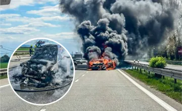 VIDEO: Po zrážke troch áut pred Perešom začalo jedno z nich horieť, vodičov aj autobusy odkláňali mimo mesta