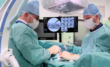 V michalovskej nemocnici začali robiť aj náhrady zápästia. Na východe ide o výnimočný zákrok
