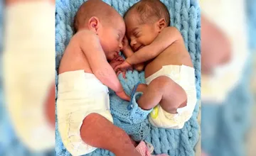VIDEO: Novorodenecké dvojičky zo Spišskej roztopia vaše srdce, braček spoznal svoju sestričku v prvej sekunde