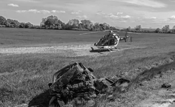 VIDEO: Za zemplínskou obcou Hriadky došlo k vážnej dopravnej nehode, ktorá si vyžiadala napokon aj ľudský život
