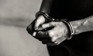 V Trebišove došlo k brutálnemu útoku otca na dieťa, a hoci mu záchranári poskytli okamžitú pomoc, zomrelo