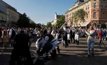 PREHĽAD: Košické mestá a obce ani tento rok neobíde tradícia, kde a kedy postavia folkloristi pestrofarebné máje?