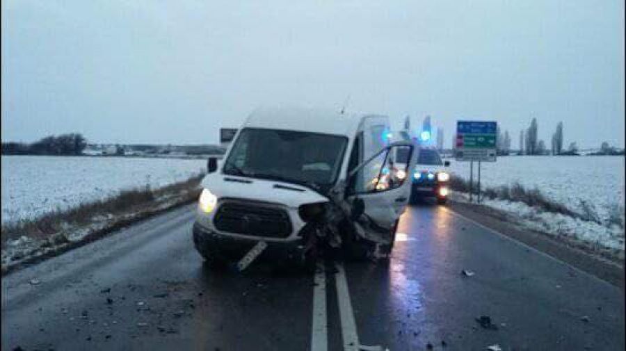 Vážna dopravná nehoda pri obci Seňa, foto 1