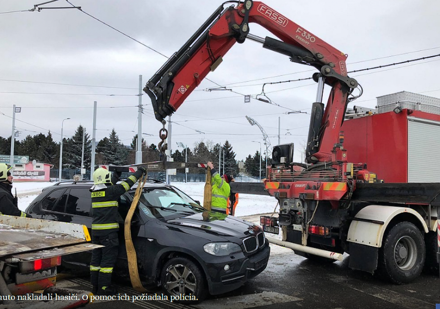 Policajná naháňačka, muži z Litvy ukradli BMW, foto 1