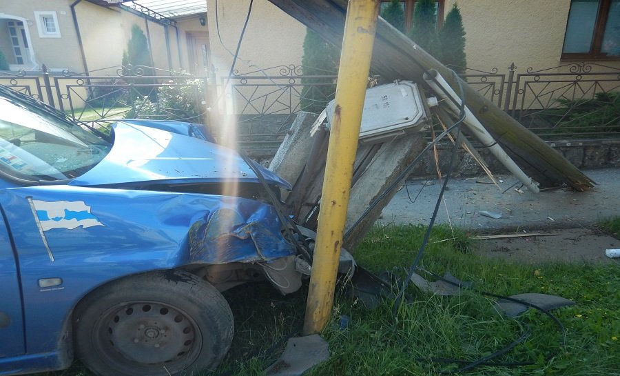 Dopravná nehoda 8. júna 2018 v obci Mokrance, foto 2