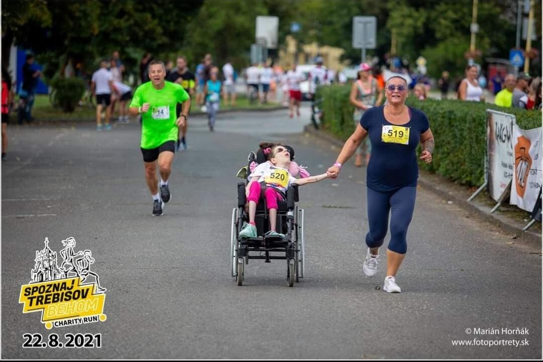 FOTO: Ťažko zdravotne postihnutá Katka zdoláva so svojou mamou Ľubkou bežecké výzvy, foto 36