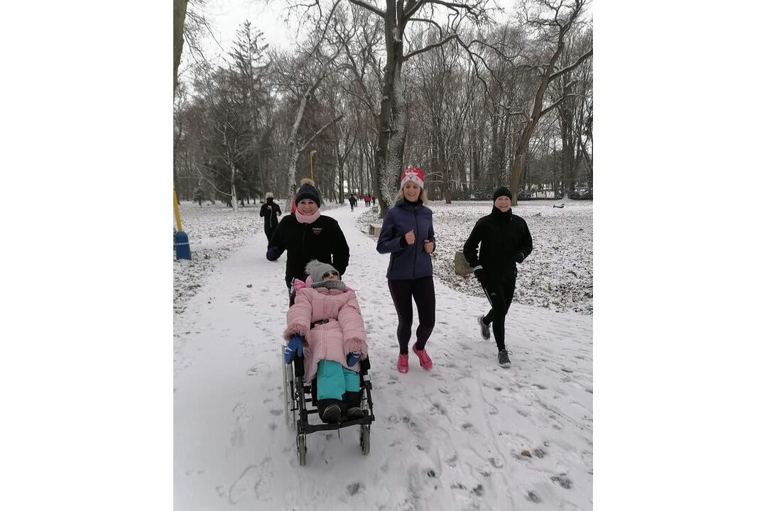FOTO: Ťažko zdravotne postihnutá Katka zdoláva so svojou mamou Ľubkou bežecké výzvy, foto 39