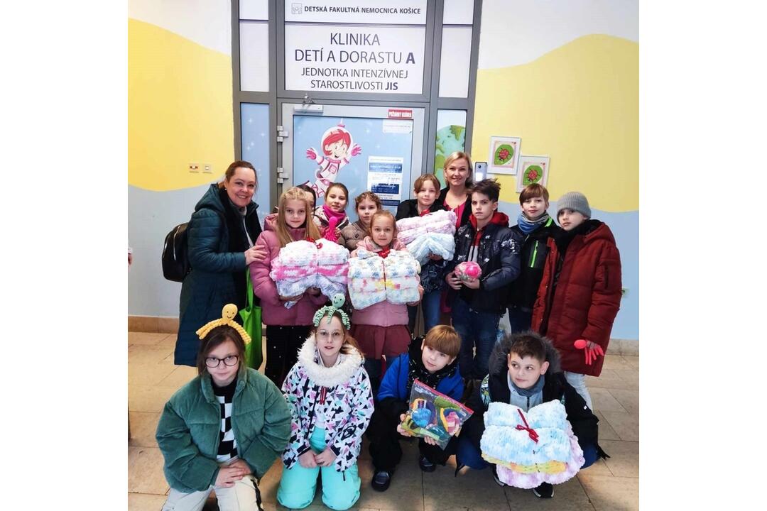 FOTO: Košickí žiaci vlastnoručne vyrobili darčeky pre najmenších pacientov, foto 6
