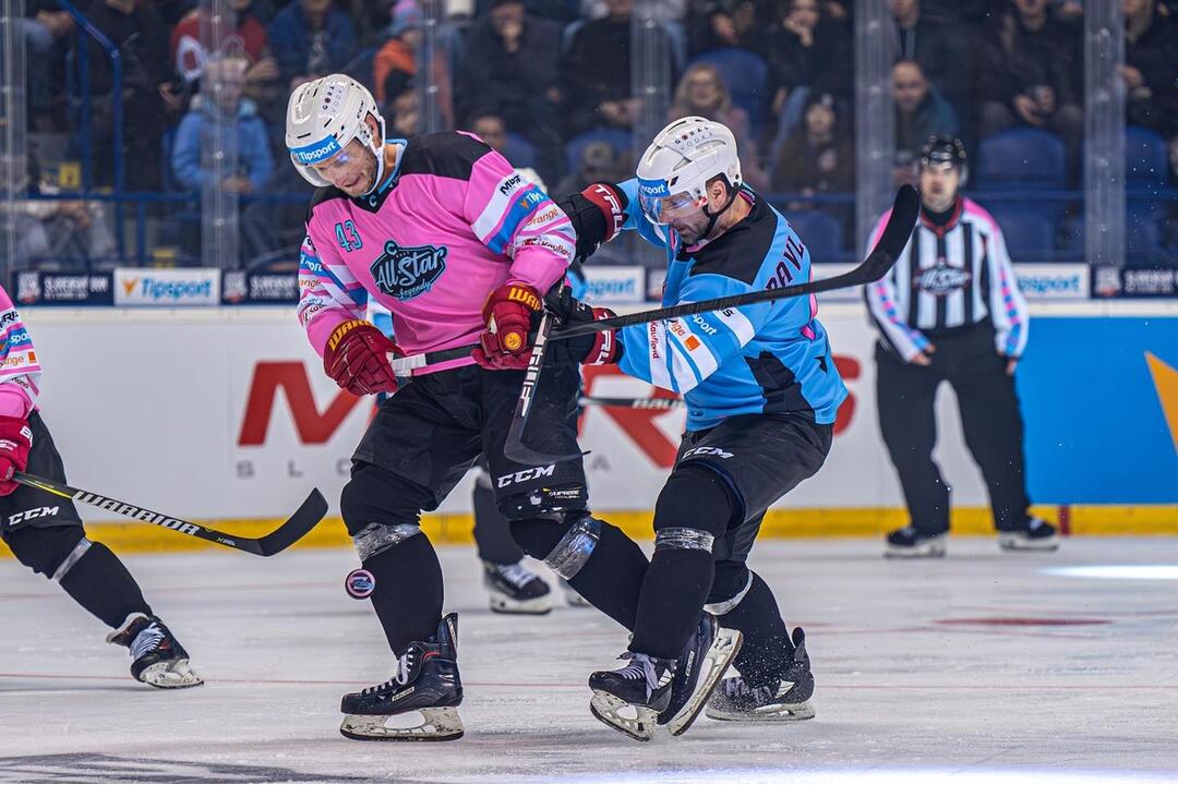 FOTO: Exhibičný zápas slovenských hokejových legiend v Košiciach, foto 12