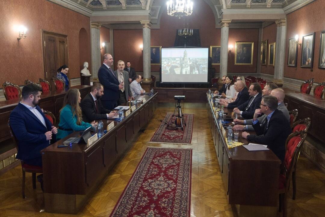 FOTO: Vedenie mesta sa stretlo s predstaviteľmi spoločnosti Nexer Group, foto 7