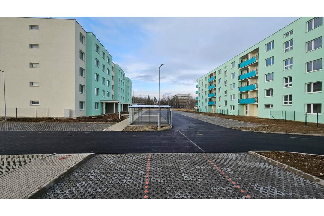 FOTO: V Trebišove postavili nové nájomné byty, foto 1