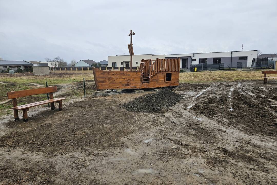 FOTO: Nové inkluzívne ihrisko pre deti v Krásnej, foto 2