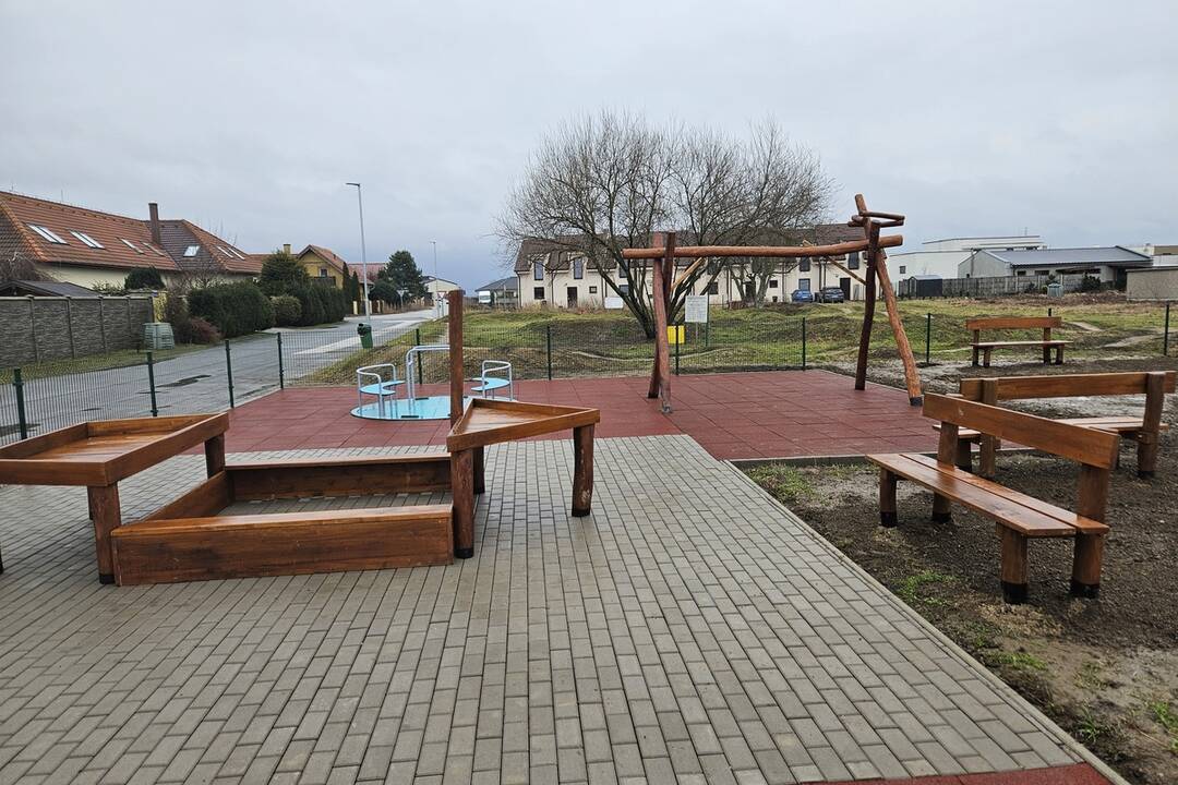 FOTO: Nové inkluzívne ihrisko pre deti v Krásnej, foto 3