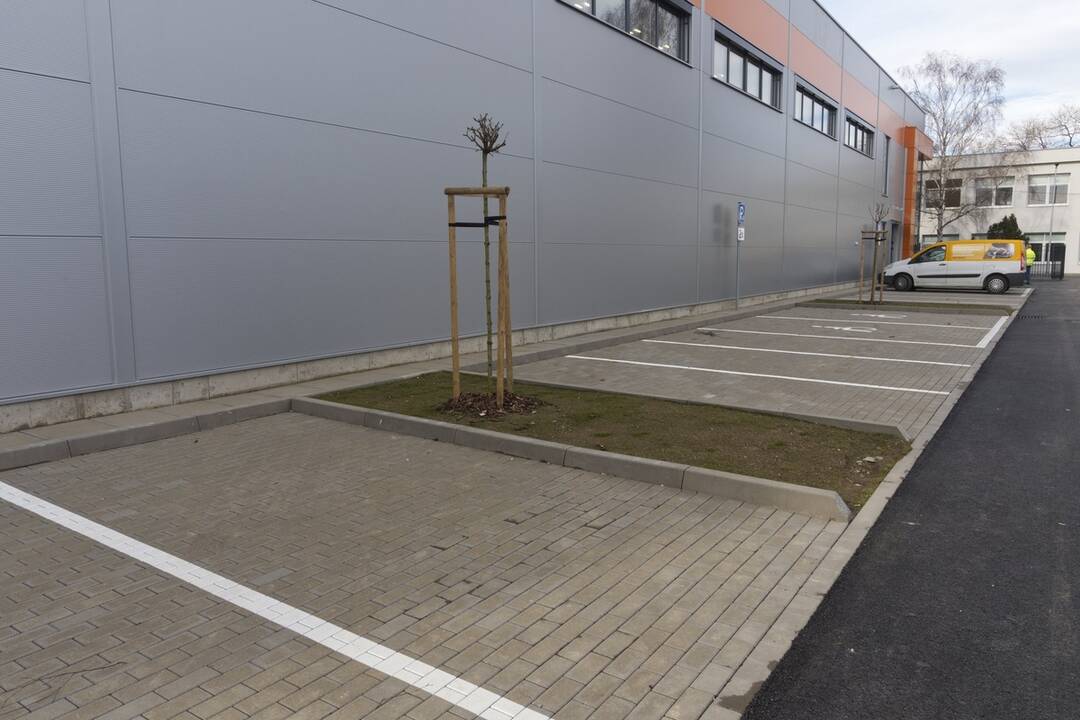 FOTO: Nová športová hala na Základnej a materskej škole Železiarskej 4 v Košiciach, foto 31