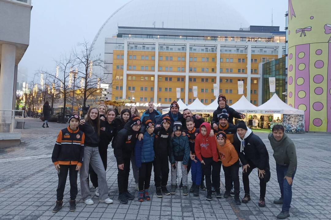 FOTO: Michalovskí žiaci na hokejovom pobyte vo Švédsku, foto 1