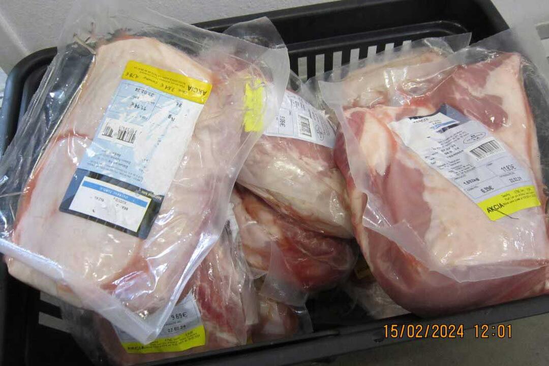 FOTO: Pleseň, exkrementy od hlodavcov aj potraviny po záruke. Toto sú najčastejšie nedostatky prevádzok, foto 38