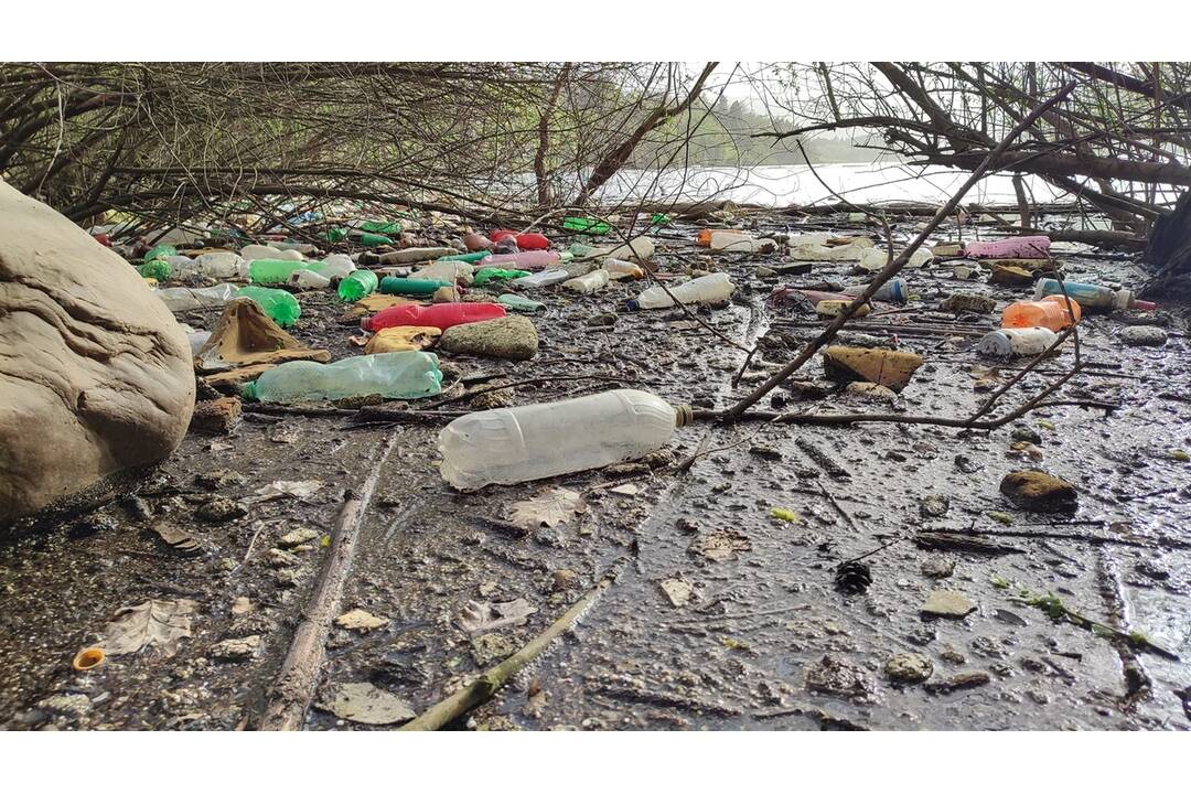 FOTO: Žalostný stav brehov vodnej nádrže Ružín, foto 1
