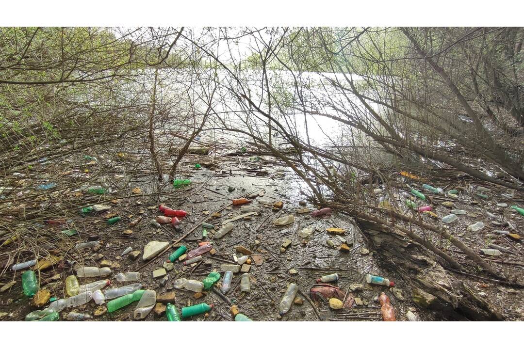 FOTO: Žalostný stav brehov vodnej nádrže Ružín, foto 5