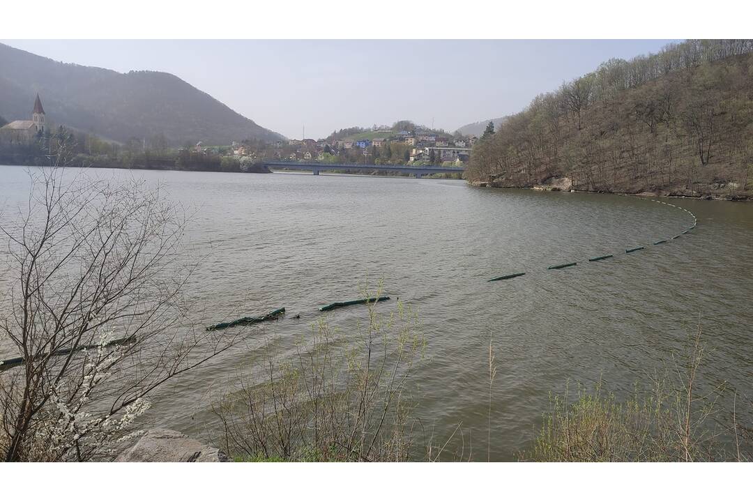 FOTO: Žalostný stav brehov vodnej nádrže Ružín, foto 7