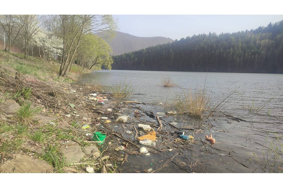FOTO: Žalostný stav brehov vodnej nádrže Ružín, foto 8