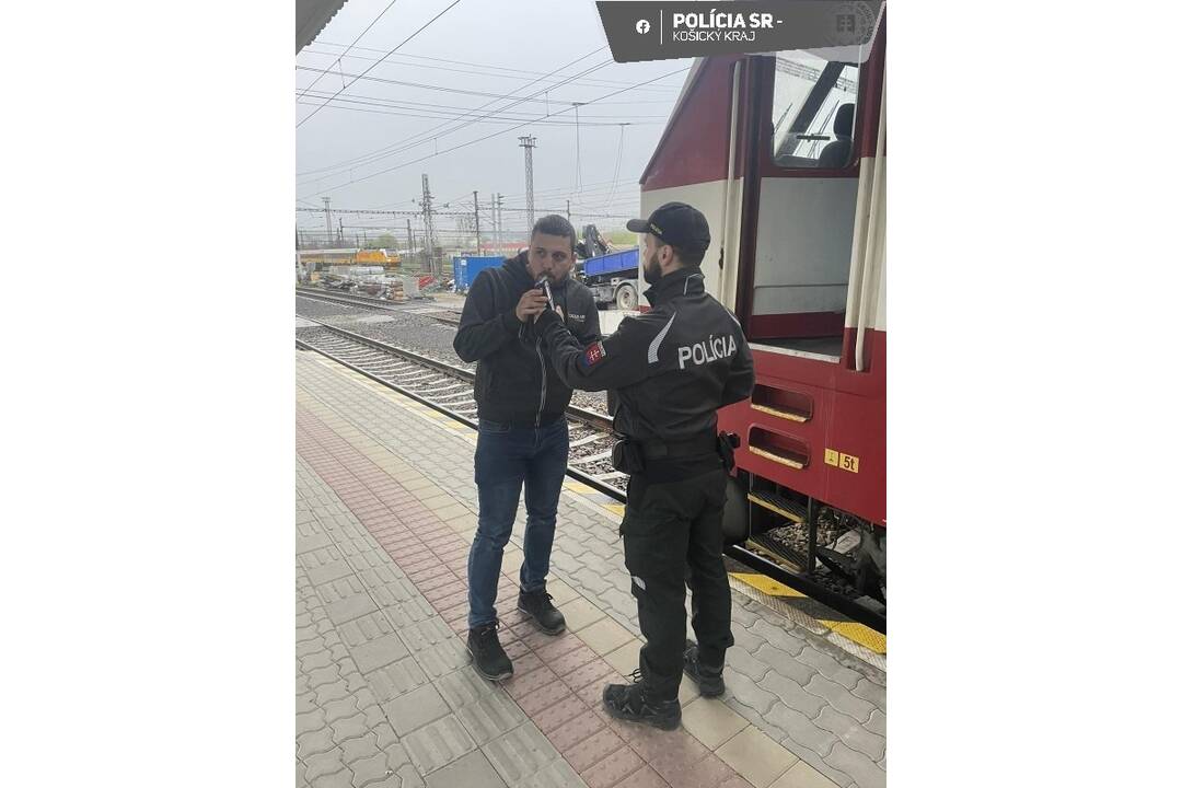 FOTO: Železniční policajti dávali „fúkať“ rušňovodičom, foto 7