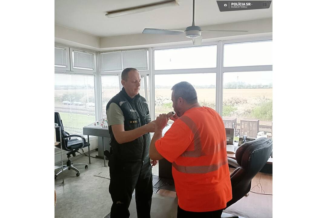 FOTO: Železniční policajti dávali „fúkať“ rušňovodičom, foto 3