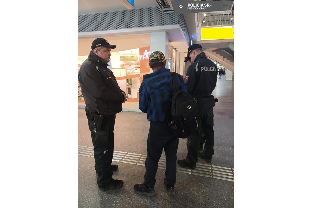FOTO: Košickí policajti zamierili s kontrolami na železnice, foto 7