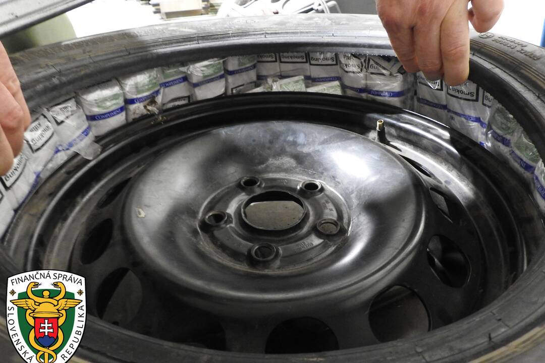 FOTO: Michalovskí colníci zaistili tovar za viac ako dva milióny eur, foto 3