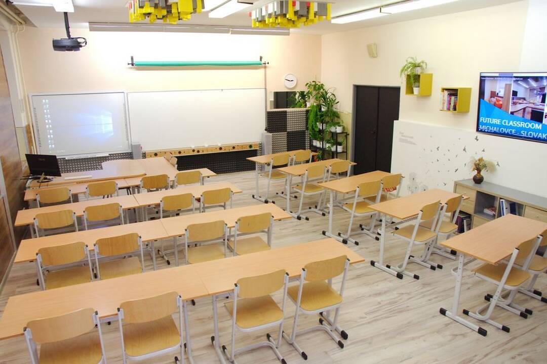 FOTO: Žiaci z Michalovies sa učia v triedach budúcnosti, foto 1