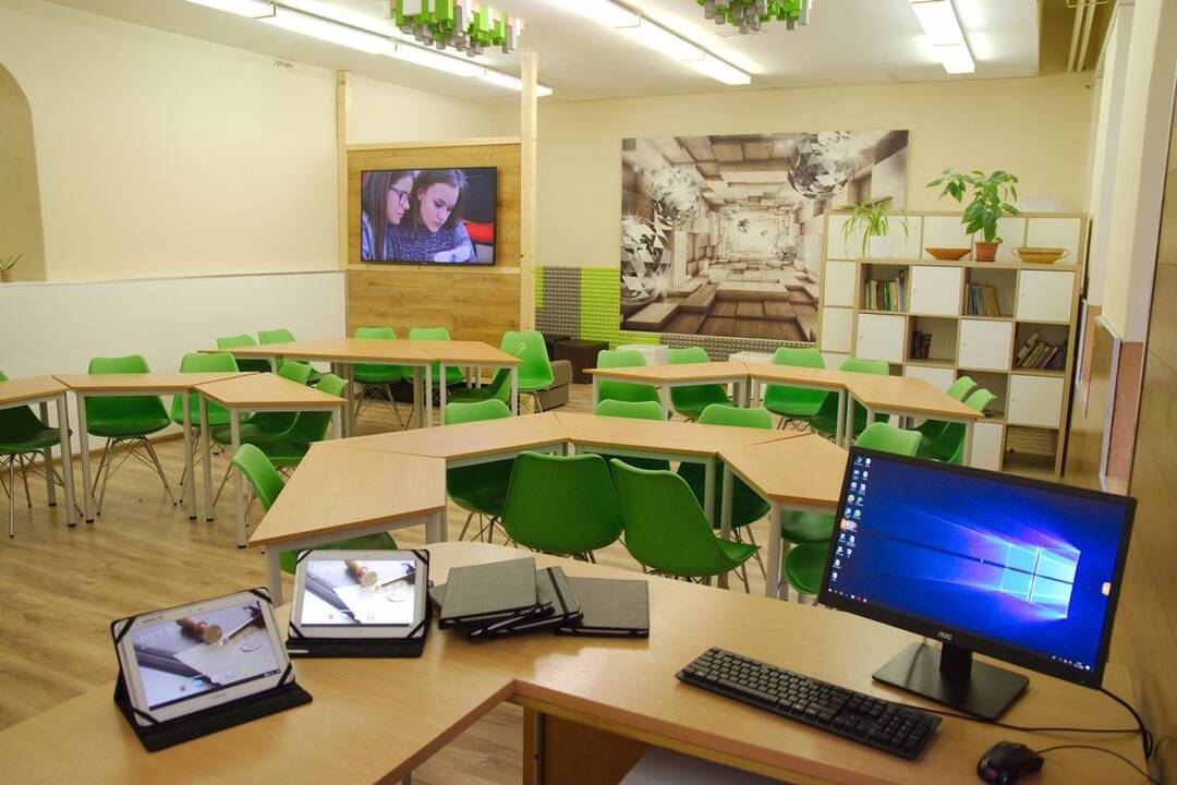 FOTO: Žiaci z Michalovies sa učia v triedach budúcnosti, foto 4