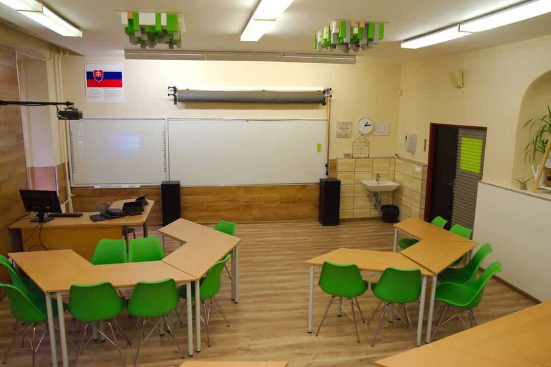 FOTO: Žiaci z Michalovies sa učia v triedach budúcnosti, foto 5