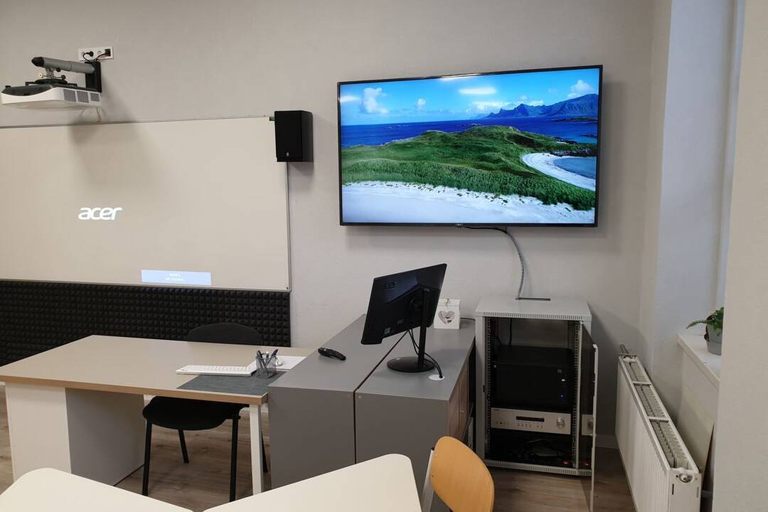 FOTO: Žiaci z Michalovies sa učia v triedach budúcnosti, foto 7