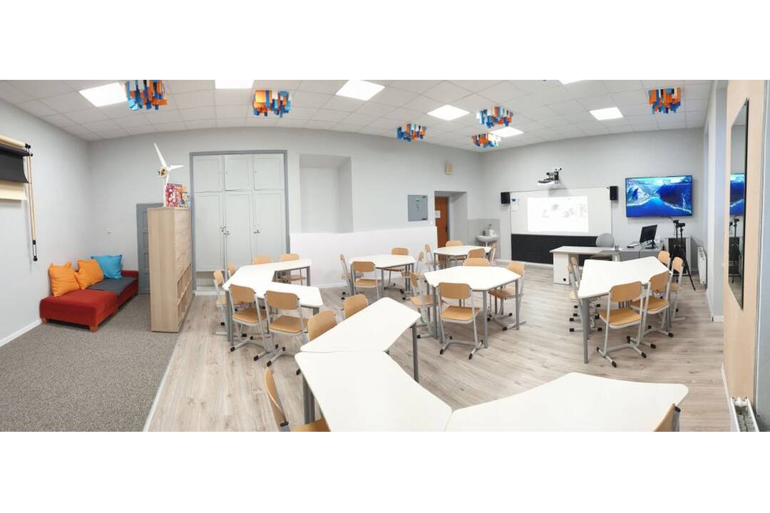 FOTO: Žiaci z Michalovies sa učia v triedach budúcnosti, foto 10