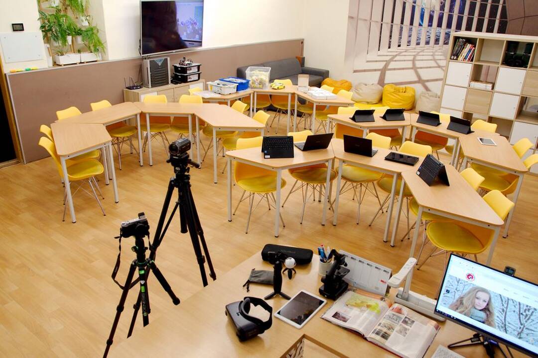 FOTO: Žiaci z Michalovies sa učia v triedach budúcnosti, foto 24